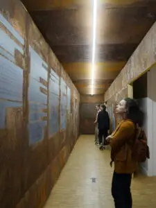 Les murs parlent : les graffiti comme ultime témoignage